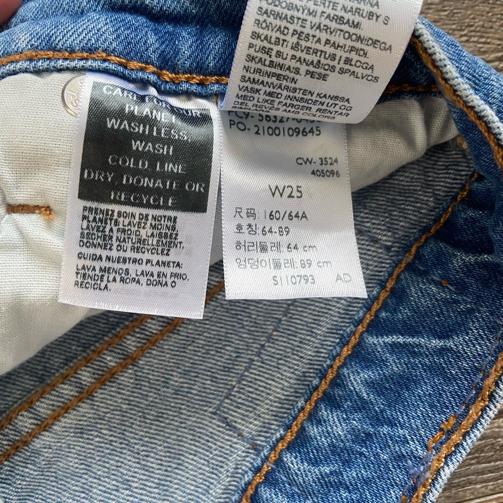 Levi's Blue Jean Shorts High-Waisted Distressed NWOT - Picture 4 of 5